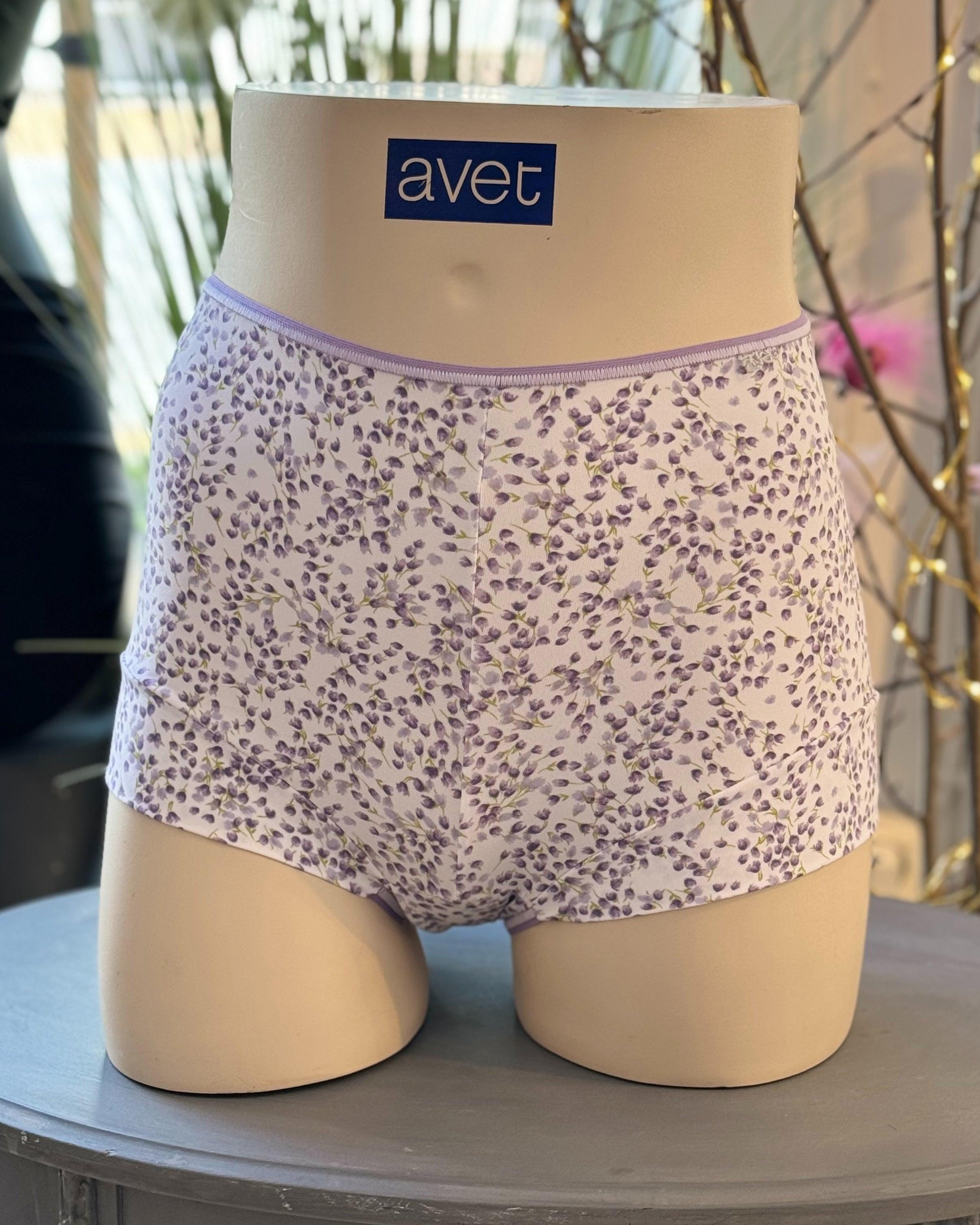 Avet Boxertrosa Vita Med Lila Blommor - Härliga Under