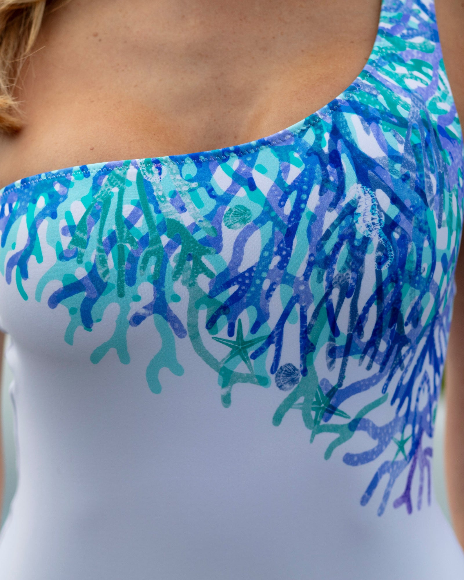 Coral Blue Over One Shoulder Onepiece w Removable cups - www.kaandabeachlife.se