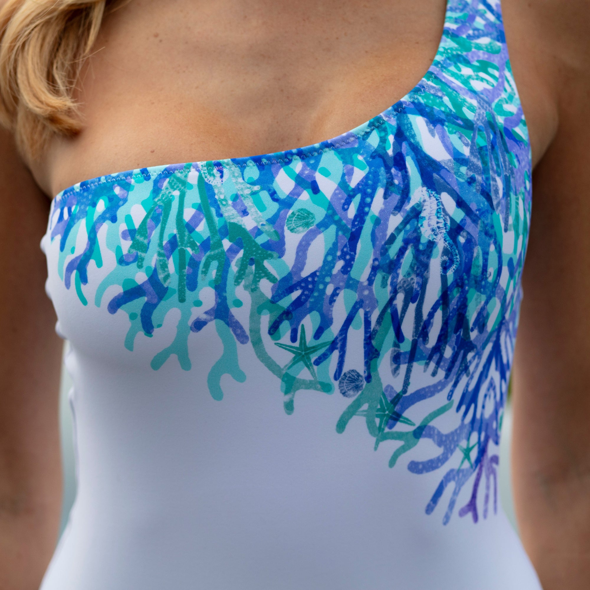 Coral Blue Over One Shoulder Onepiece w Removable cups - www.kaandabeachlife.se