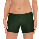 Wiki 651-4441 Bikinishorts Olive – framifrån på modell